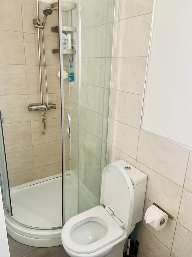 Appartement Beautiful Self Contained Studio à Londres Extérieur photo